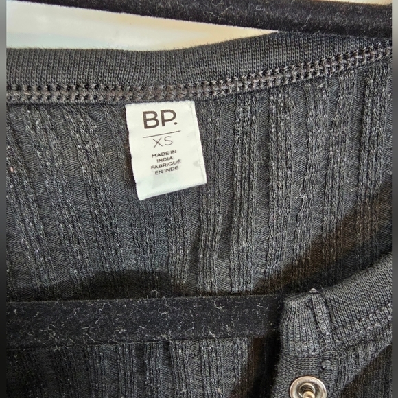 BP grey size XS snap button tank top muscle tee NWT ribbed cotton - Picture 2 of 4